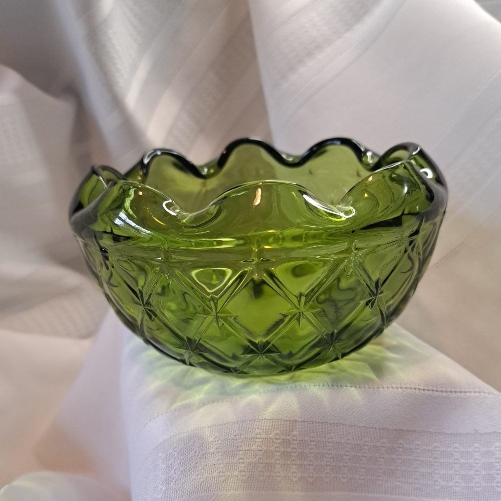 Vintage Indiana Glass Avocado Green Crimped Edge Diamond Duette Pattern